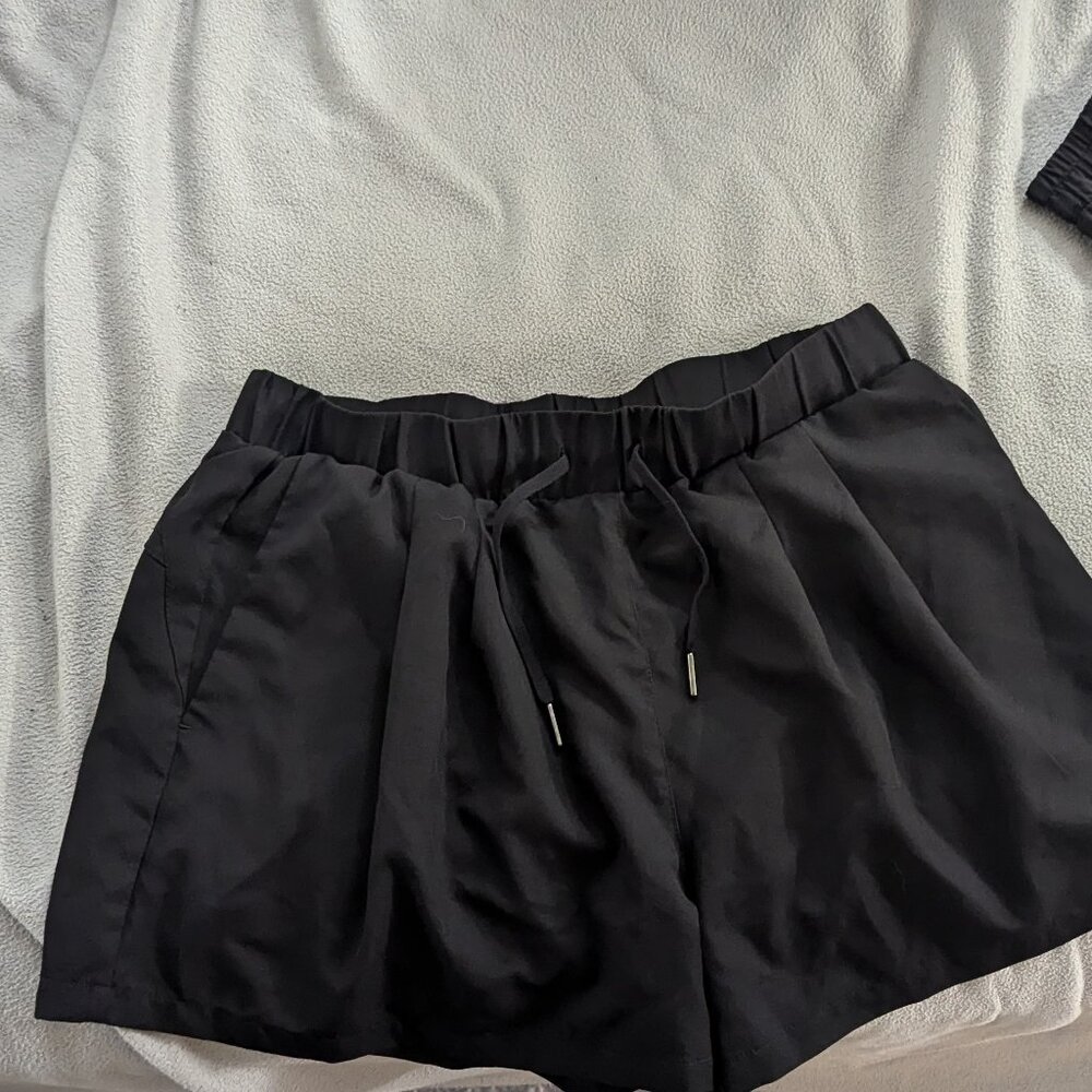 Halara Super High Waisted Back Pocket & Side Hidden Pocket 2-in-1 Yoga Shorts
